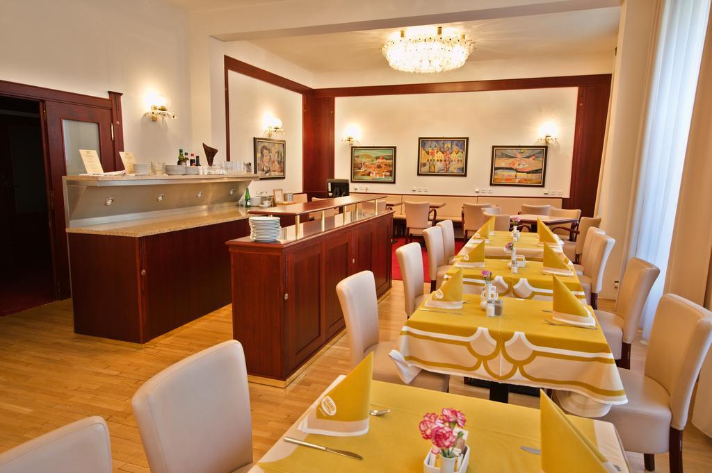 Grandhotel Garni Jihlava Exteriör bild