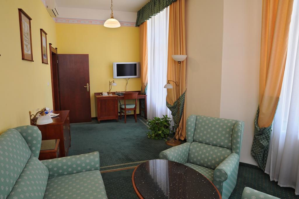 Grandhotel Garni Jihlava Exteriör bild
